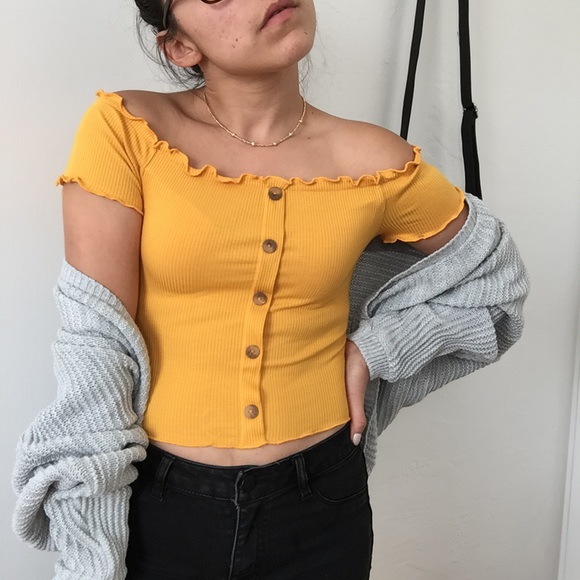 ❗️One Left❗️NWT Mustard off shoulder - Picture 2 of 5